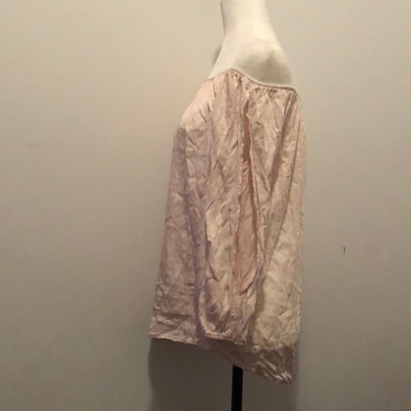 💥 2/$30 Off the shoulder open arm top - Picture 4 of 7